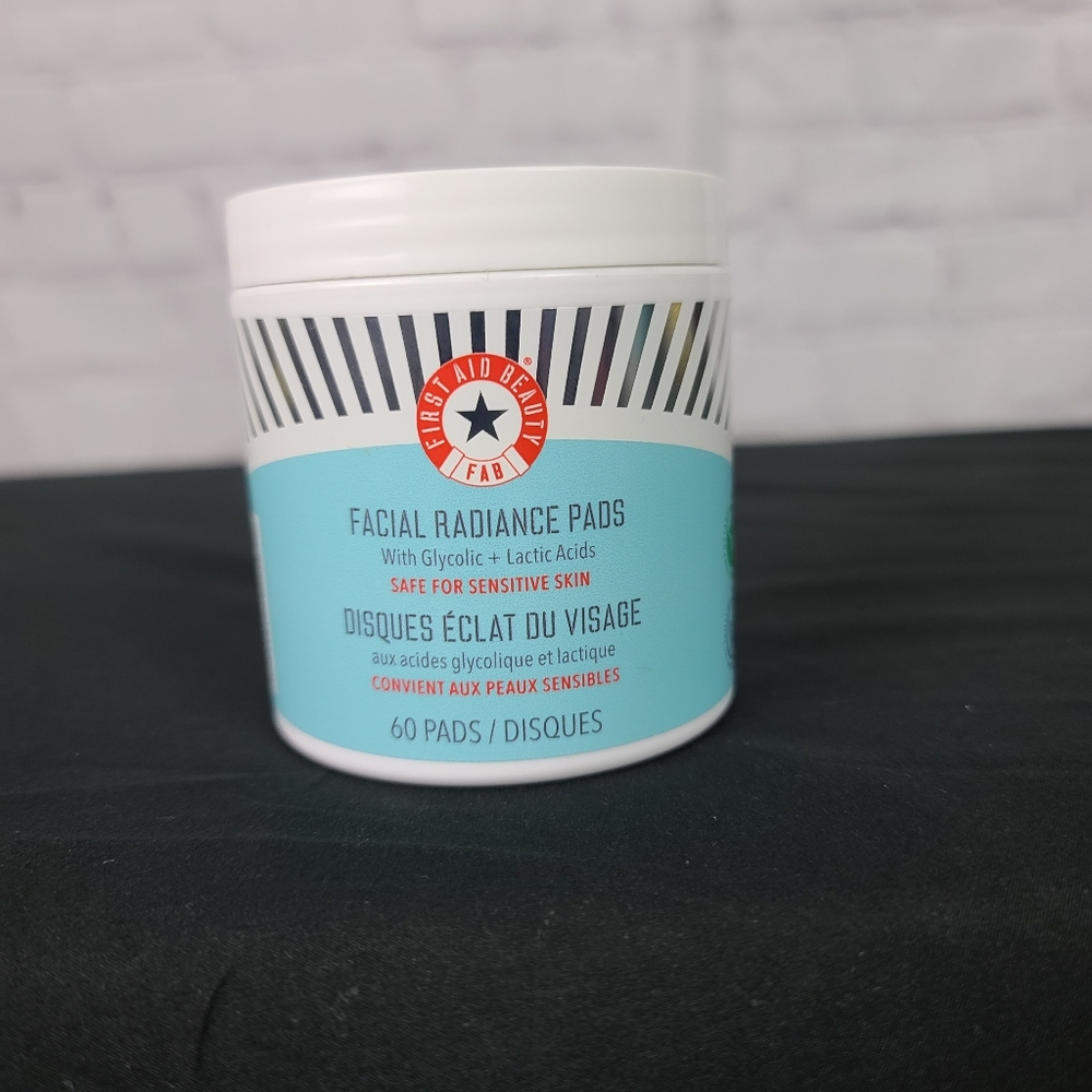 First Aid Beauty Facial Radiance Pads 60 pads With Glycolic and Latic Ac…